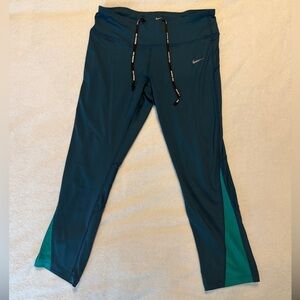 Nike Dri-FIT Two-Tone Teal Capri Performance Leggings